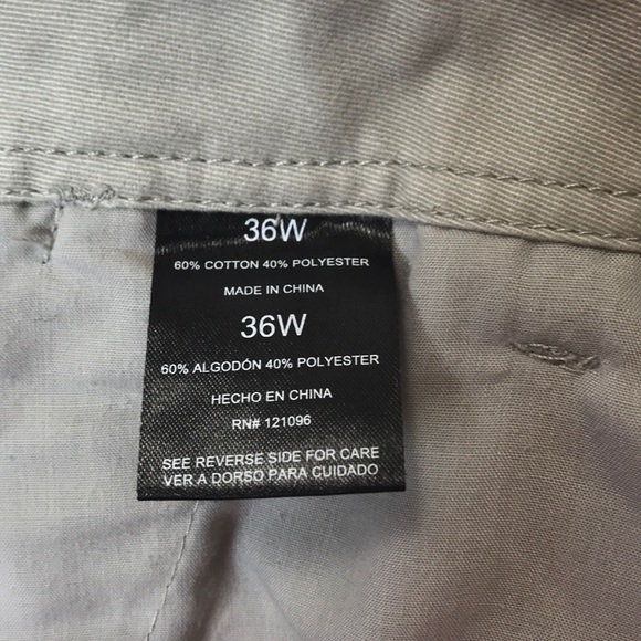 WEATHERPROOF.  38.  Men’s cargo shorts. - Picture 7 of 8